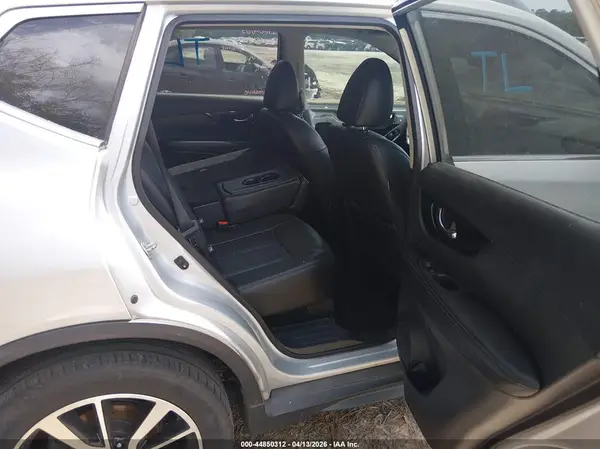 5N1AT2MV2KC731104 2019 NISSAN ROGUE - Image 8