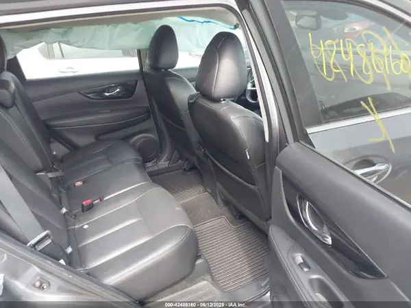 5N1AT2MV2KC749070 2019 NISSAN ROGUE - Image 8