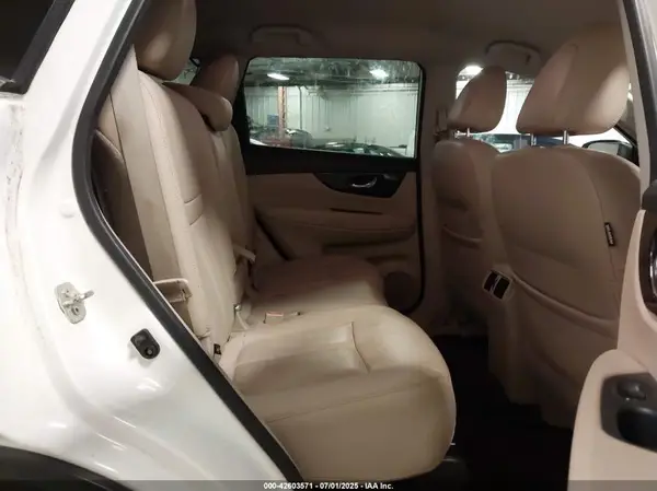 5N1AT2MV2KC792582 2019 NISSAN ROGUE - Image 8
