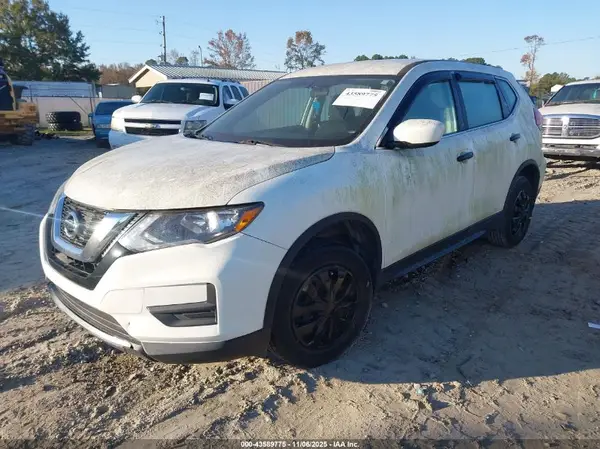 5N1AT2MV3HC734182 2017 NISSAN ROGUE - Image 2