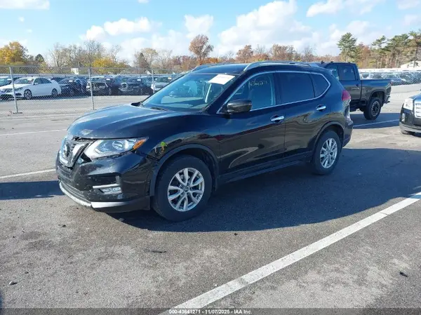 5N1AT2MV3HC738247 2017 NISSAN ROGUE - Image 2