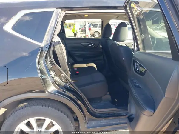 5N1AT2MV3HC738247 2017 NISSAN ROGUE - Image 8