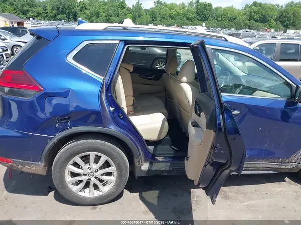 5N1AT2MV3HC740841 2017 NISSAN ROGUE - Image 8