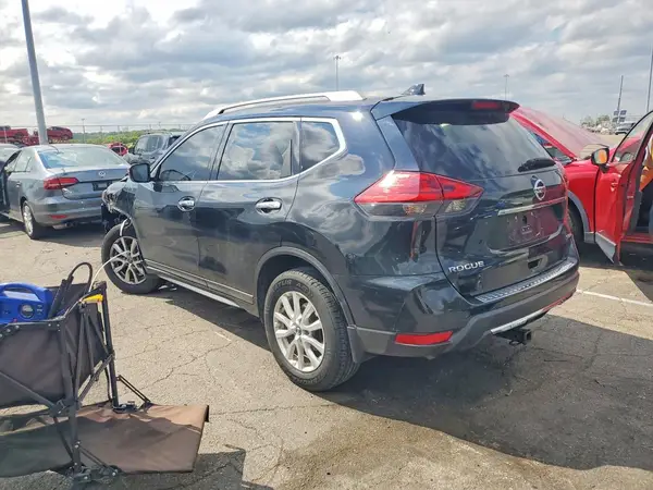5N1AT2MV3HC744629 2017 NISSAN ROGUE - Image 2