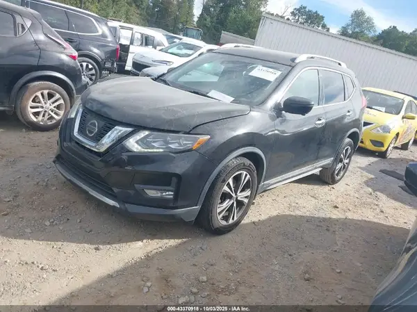 5N1AT2MV3HC745540 2017 NISSAN ROGUE - Image 2