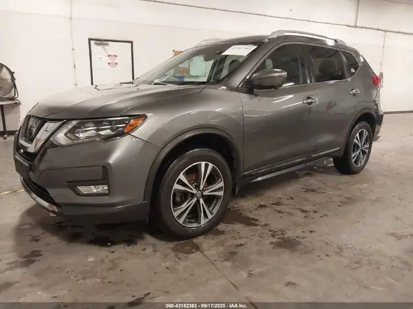 5N1AT2MV3HC747479 2017 NISSAN ROGUE - Image 2