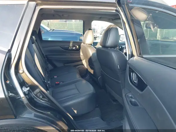 5N1AT2MV3HC748244 2017 NISSAN ROGUE - Image 8