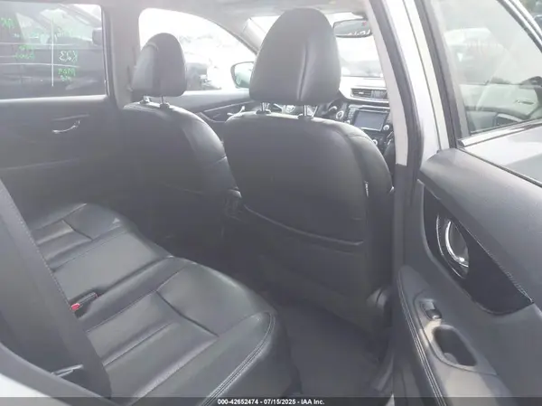 5N1AT2MV3HC748373 2017 NISSAN ROGUE - Image 8