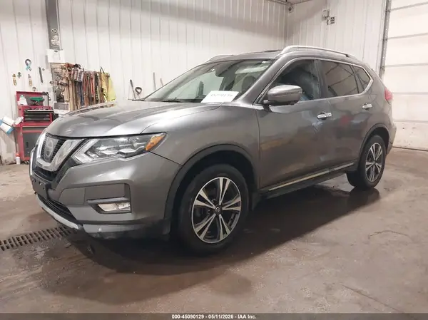 5N1AT2MV3HC751757 2017 NISSAN ROGUE - Image 2