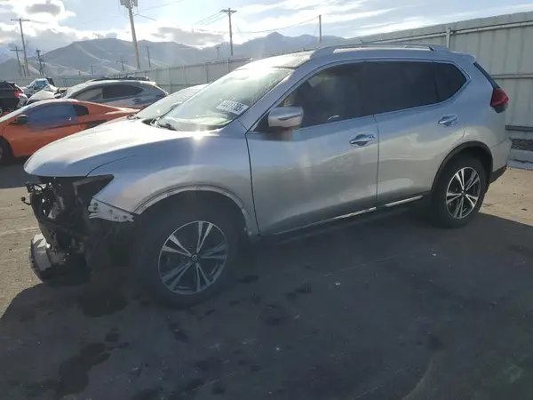 5N1AT2MV3HC751922 2017 NISSAN ROGUE - Image 1
