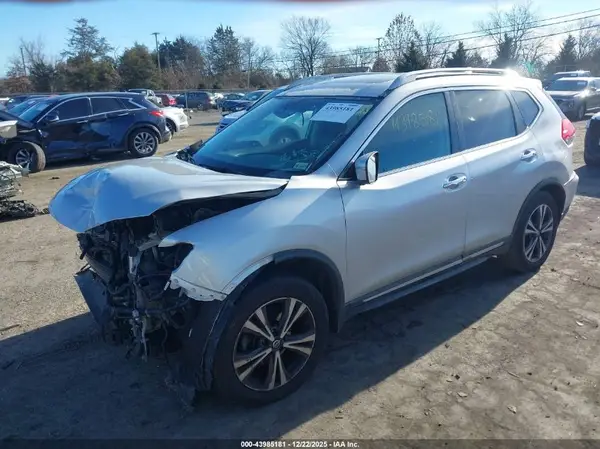 5N1AT2MV3HC753217 2017 NISSAN ROGUE - Image 2