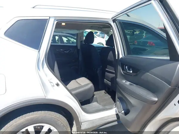 5N1AT2MV3HC755808 2017 NISSAN ROGUE - Image 8
