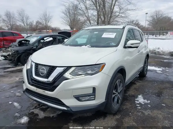 5N1AT2MV3HC756490 2017 NISSAN ROGUE - Image 2