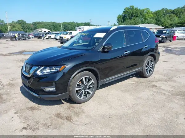 5N1AT2MV3HC759793 2017 NISSAN ROGUE - Image 2