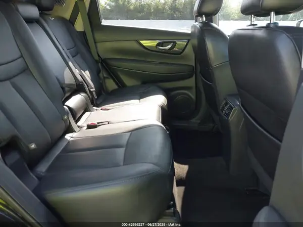 5N1AT2MV3HC759793 2017 NISSAN ROGUE - Image 8