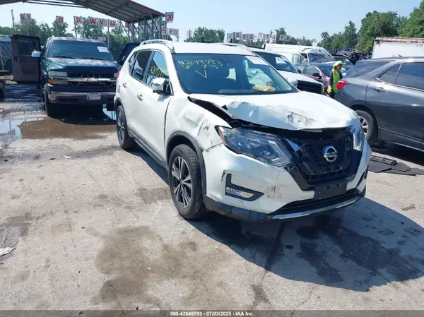 5N1AT2MV3HC771491 2017 NISSAN ROGUE - Image 1