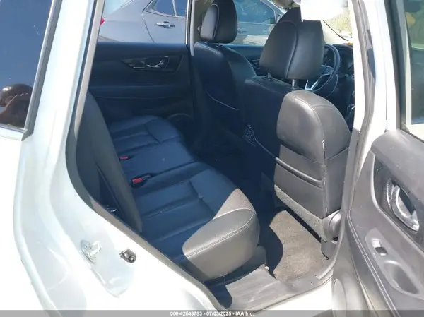 5N1AT2MV3HC771491 2017 NISSAN ROGUE - Image 8