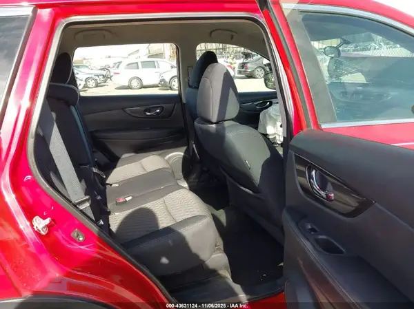 5N1AT2MV3HC777565 2017 NISSAN ROGUE - Image 8