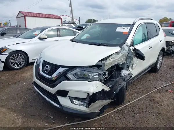 5N1AT2MV3HC778635 2017 NISSAN ROGUE - Image 2