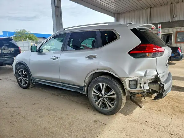 5N1AT2MV3HC779199 2017 NISSAN ROGUE - Image 2