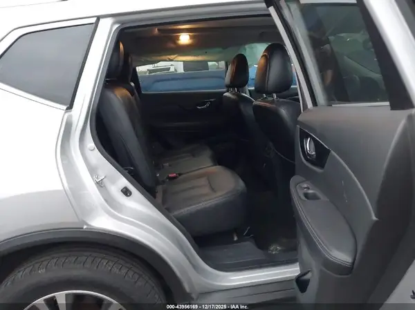 5N1AT2MV3HC787643 2017 NISSAN ROGUE - Image 8