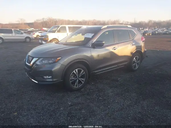 5N1AT2MV3HC793765 2017 NISSAN ROGUE - Image 2