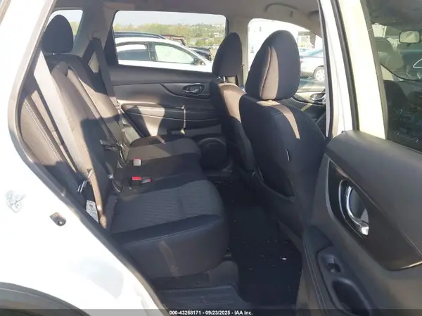 5N1AT2MV3HC810547 2017 NISSAN ROGUE - Image 8