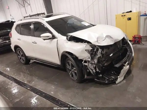 5N1AT2MV3HC810869 2017 NISSAN ROGUE - Image 1