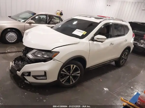 5N1AT2MV3HC810869 2017 NISSAN ROGUE - Image 2