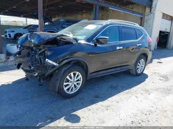 5N1AT2MV3HC817370 2017 NISSAN ROGUE - Image 2