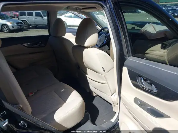 5N1AT2MV3HC817370 2017 NISSAN ROGUE - Image 8