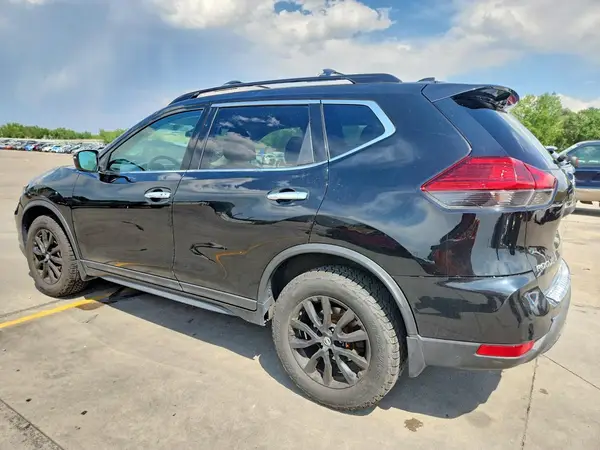 5N1AT2MV3HC822066 2017 NISSAN ROGUE - Image 2