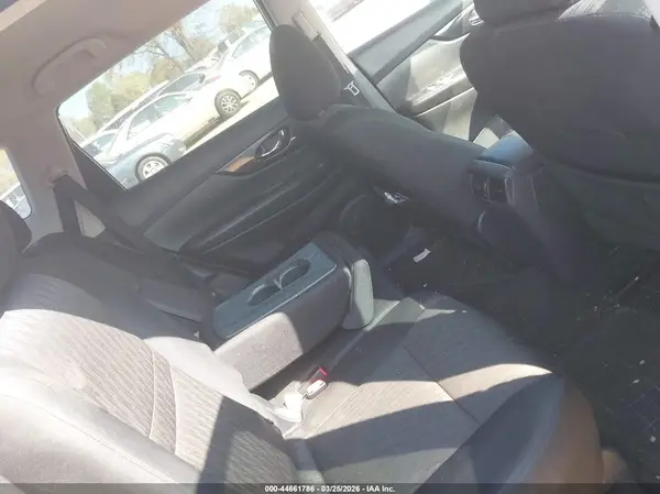 5N1AT2MV3HC824206 2017 NISSAN ROGUE - Image 8