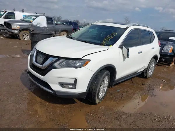 5N1AT2MV3HC828465 2017 NISSAN ROGUE - Image 2