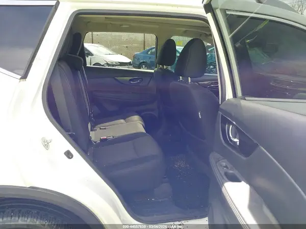 5N1AT2MV3HC828465 2017 NISSAN ROGUE - Image 8