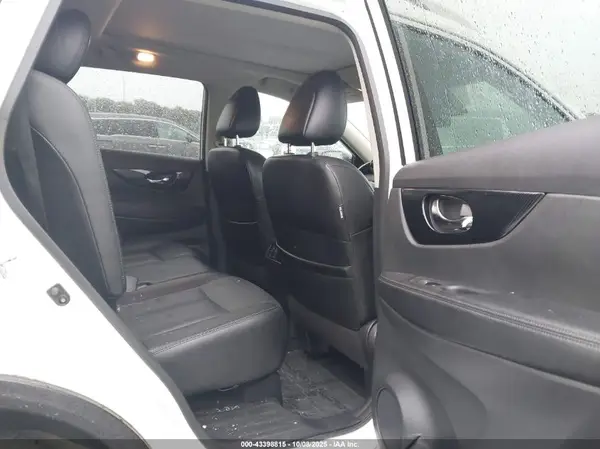 5N1AT2MV3HC828885 2017 NISSAN ROGUE - Image 8