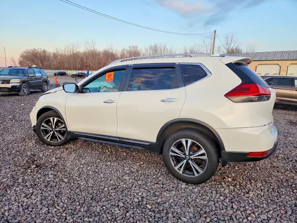 5N1AT2MV3HC833567 2017 NISSAN ROGUE - Image 2