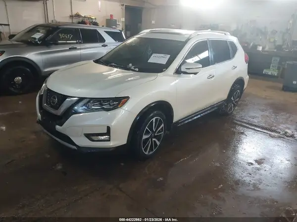5N1AT2MV3HC858856 2017 NISSAN ROGUE - Image 2