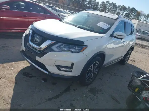 5N1AT2MV3HC859148 2017 NISSAN ROGUE - Image 2