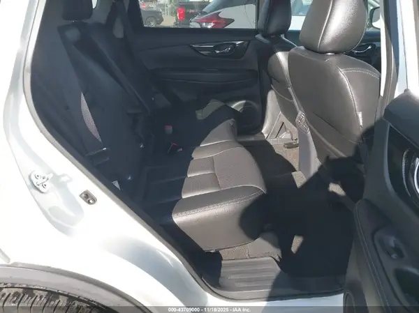 5N1AT2MV3HC859148 2017 NISSAN ROGUE - Image 8