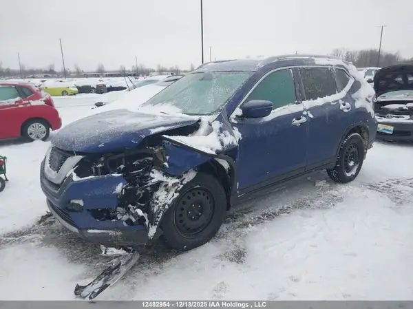 5N1AT2MV3HC860865 2017 NISSAN ROGUE - Image 2