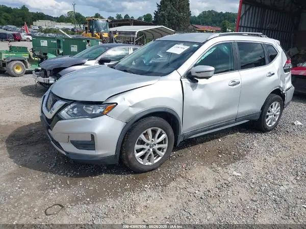 5N1AT2MV3HC881974 2017 NISSAN ROGUE - Image 2