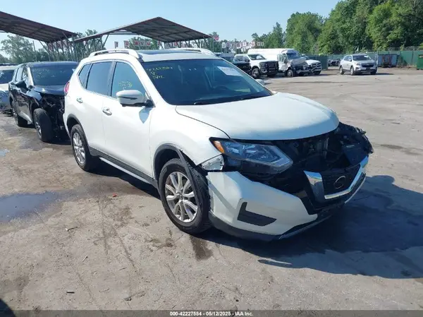5N1AT2MV3HC882008 2017 NISSAN ROGUE - Image 1