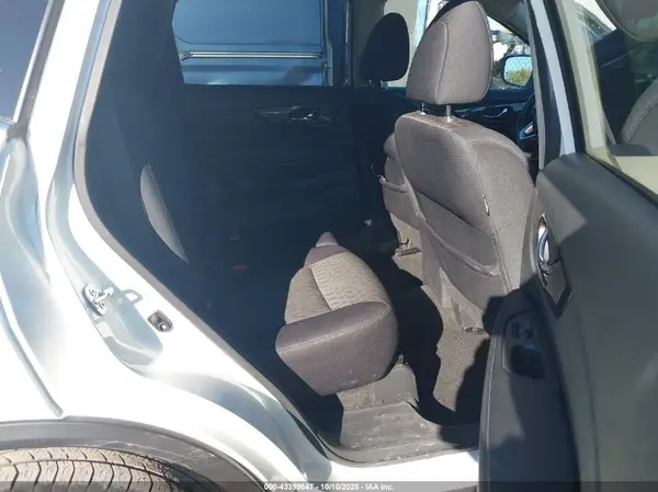 5N1AT2MV3HC888133 2017 NISSAN ROGUE - Image 8