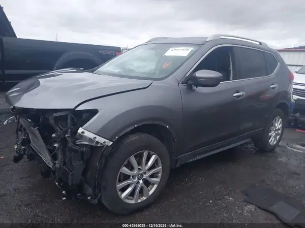 5N1AT2MV3JC706811 2018 NISSAN ROGUE - Image 2