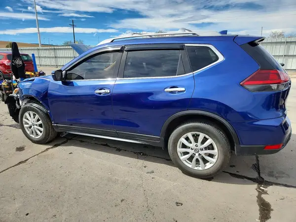 5N1AT2MV3JC713693 2018 NISSAN ROGUE - Image 2