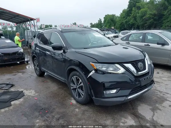 5N1AT2MV3JC715041 2018 NISSAN ROGUE - Image 1