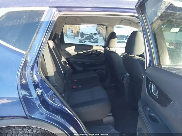5N1AT2MV3JC723947 2018 NISSAN ROGUE - Image 8