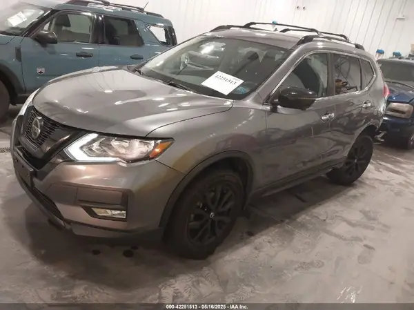 5N1AT2MV3JC739694 2018 NISSAN ROGUE - Image 2