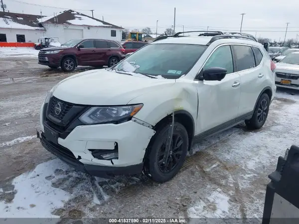 5N1AT2MV3JC746886 2018 NISSAN ROGUE - Image 2